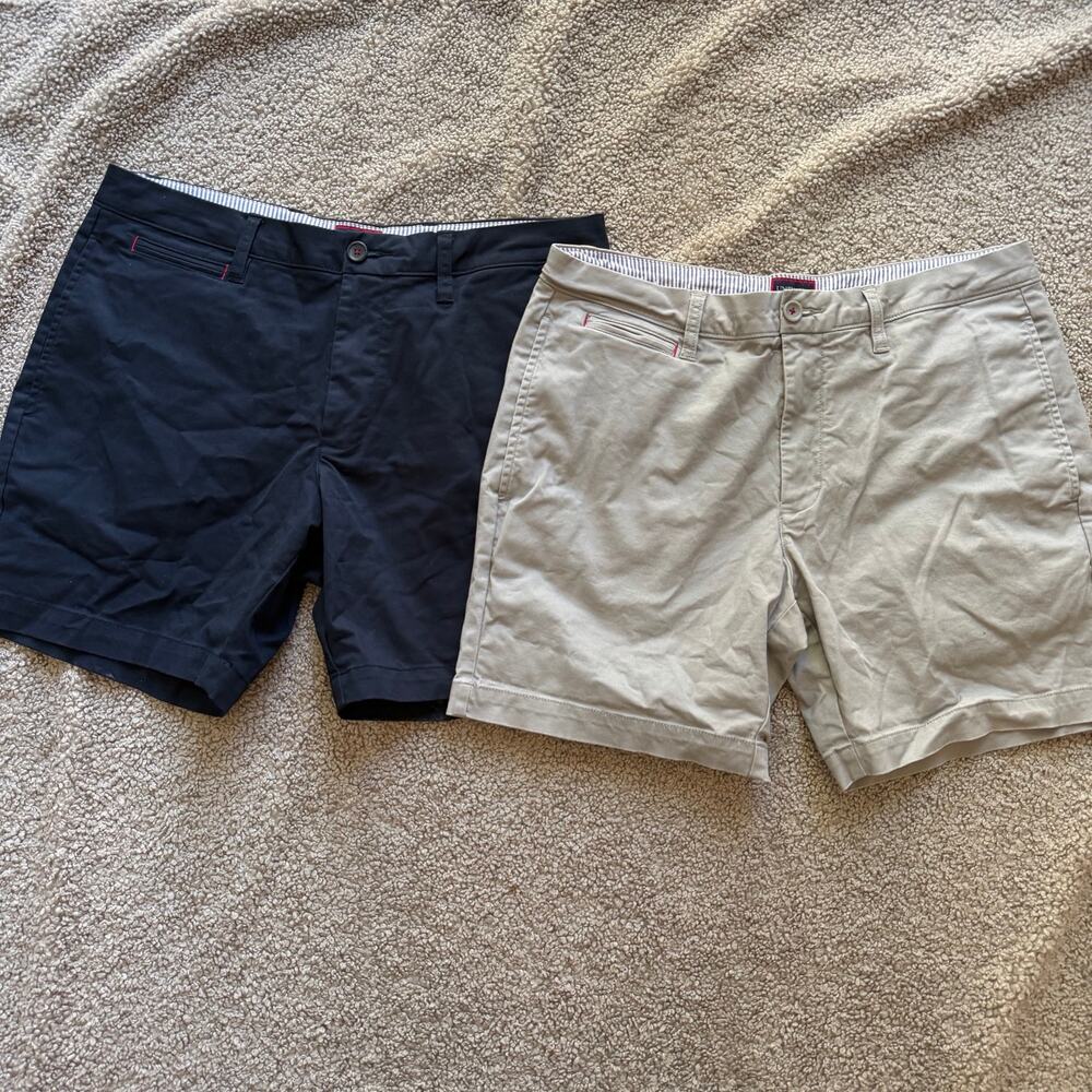 Lot of Two (2) Untuckit Men’s 7” St. Vincent Shorts Size 34 Navy Gray